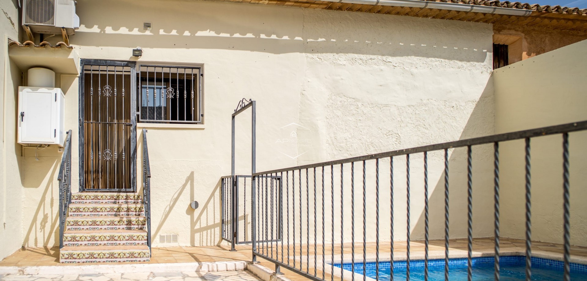 Herverkoop - Geschakelde woning -
Pinoso - El Paredon