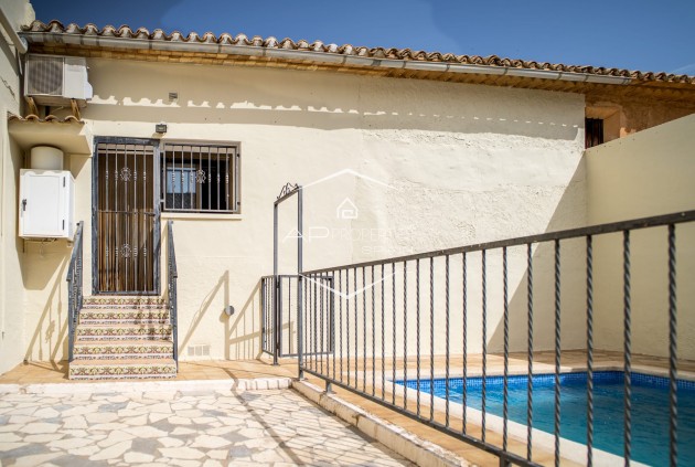 Herverkoop - Geschakelde woning -
Pinoso - El Paredon