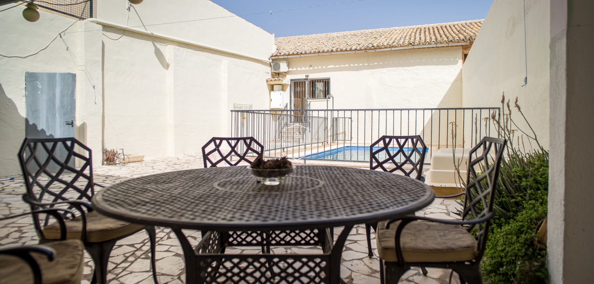 Herverkoop - Geschakelde woning -
Pinoso - El Paredon