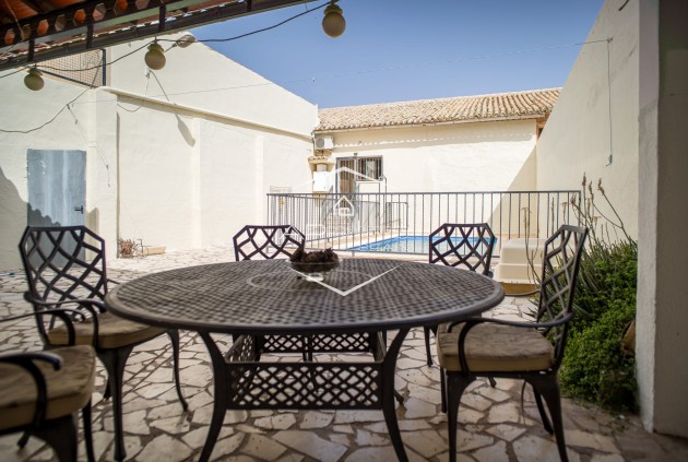 Herverkoop - Geschakelde woning -
Pinoso - El Paredon