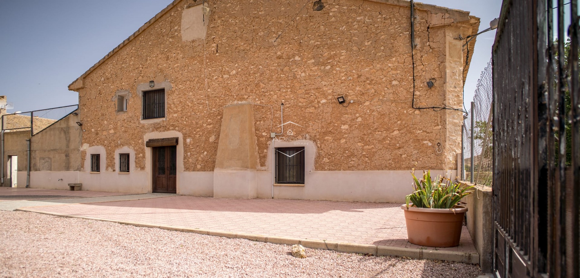 Herverkoop - Geschakelde woning -
Pinoso - El Paredon