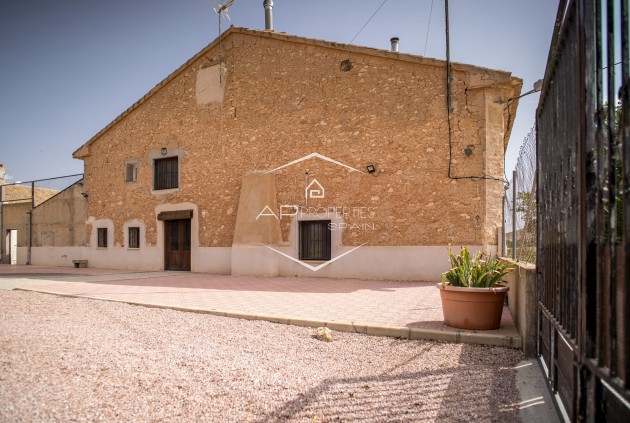 Herverkoop - Geschakelde woning -
Pinoso - El Paredon