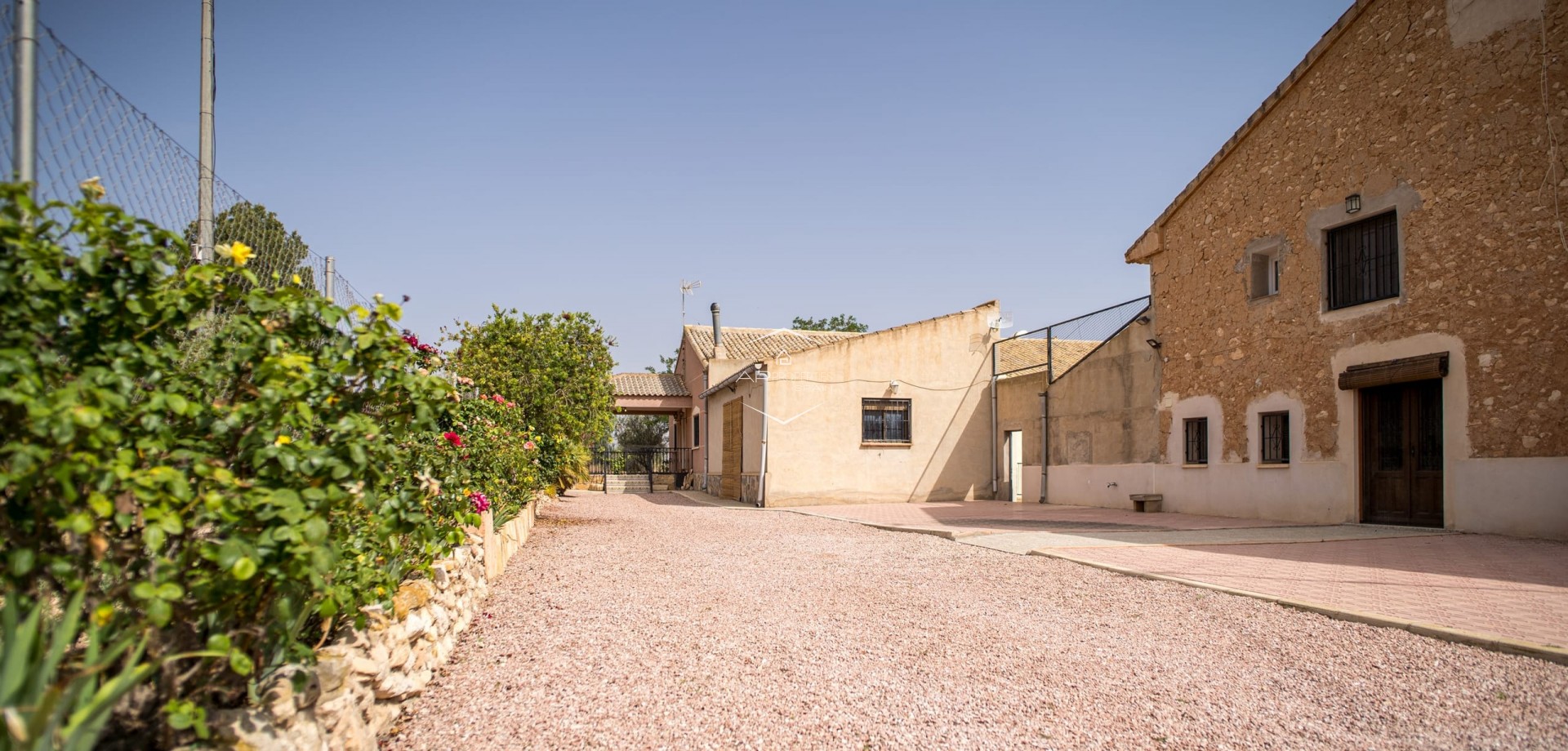 Herverkoop - Geschakelde woning -
Pinoso - El Paredon