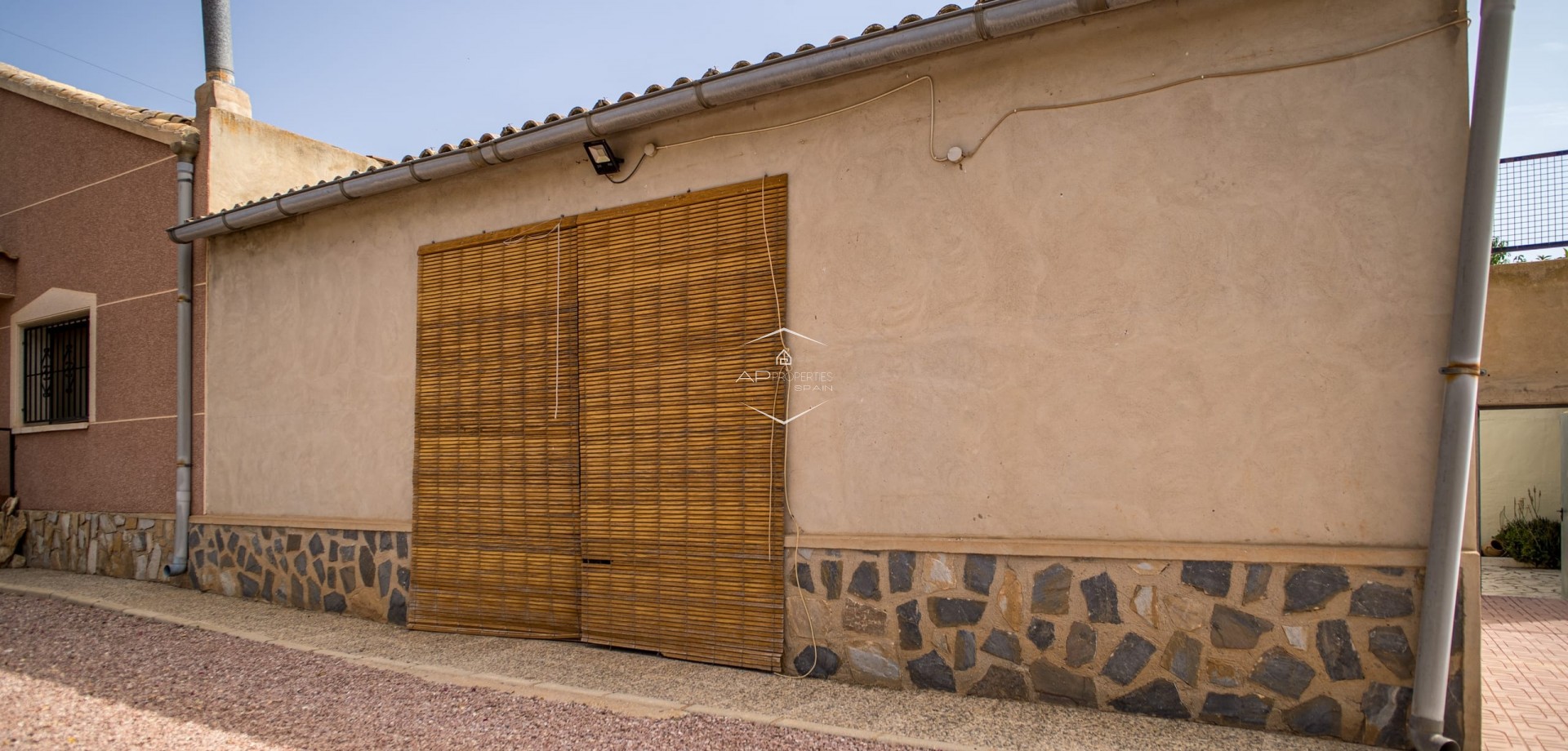 Herverkoop - Geschakelde woning -
Pinoso - El Paredon