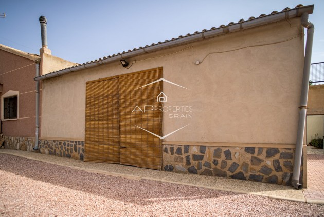 Herverkoop - Geschakelde woning -
Pinoso - El Paredon