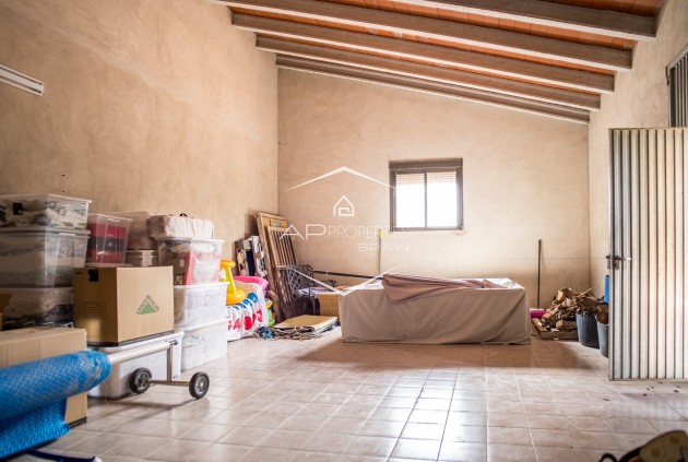 Herverkoop - Geschakelde woning -
Pinoso - El Paredon