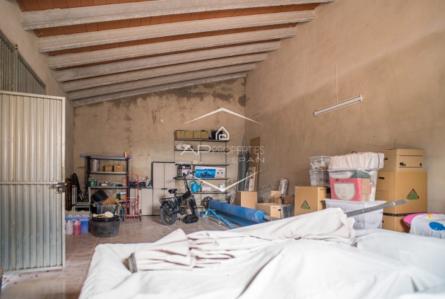 Herverkoop - Geschakelde woning -
Pinoso - El Paredon