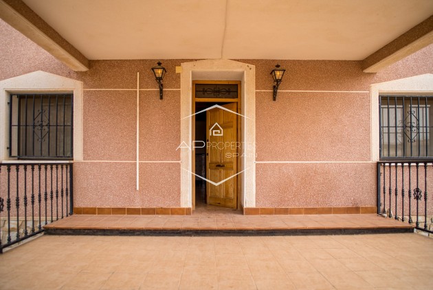Herverkoop - Geschakelde woning -
Pinoso - El Paredon