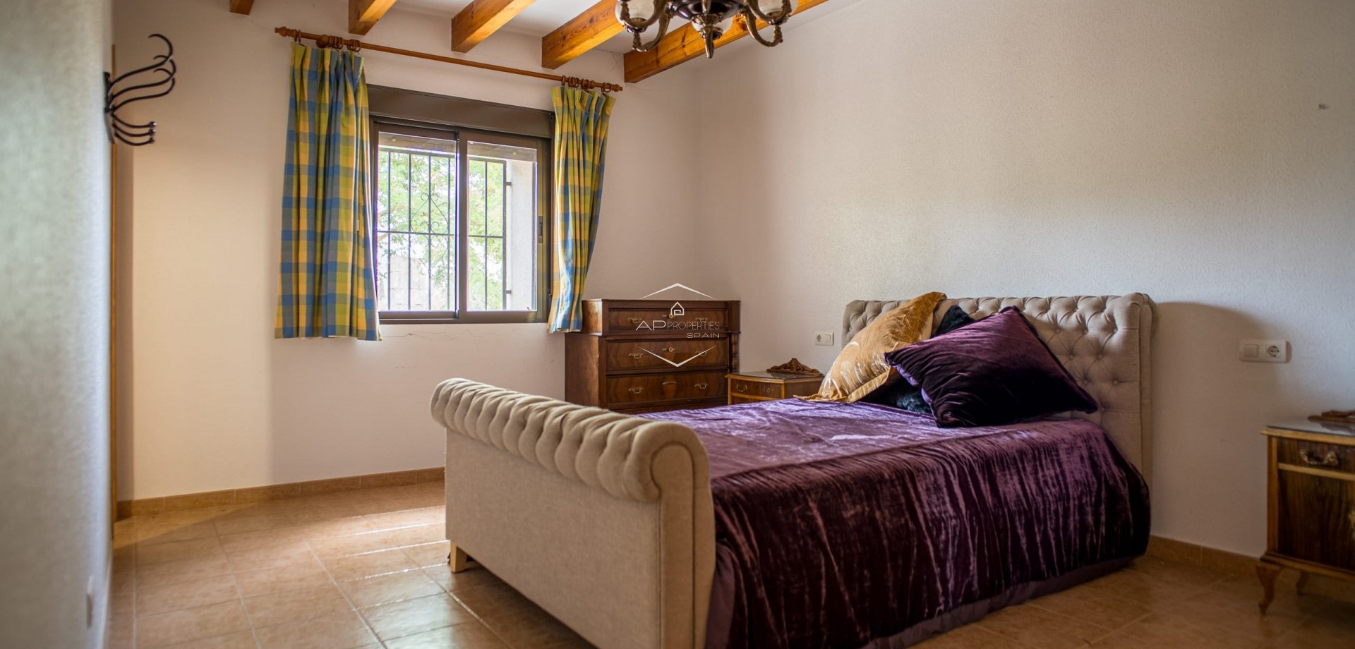 Herverkoop - Geschakelde woning -
Pinoso - El Paredon