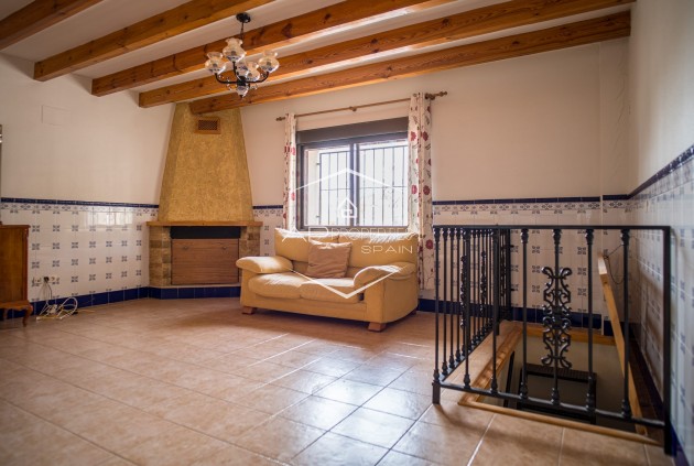 Herverkoop - Geschakelde woning -
Pinoso - El Paredon