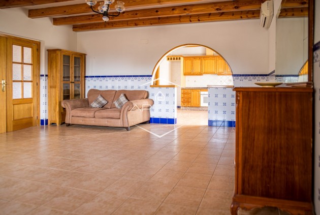 Herverkoop - Geschakelde woning -
Pinoso - El Paredon