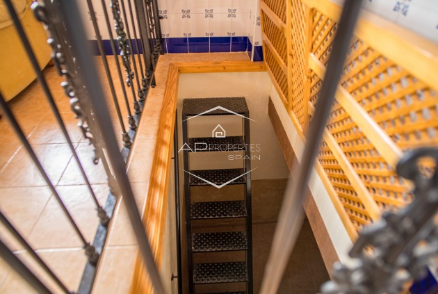 Herverkoop - Geschakelde woning -
Pinoso - El Paredon