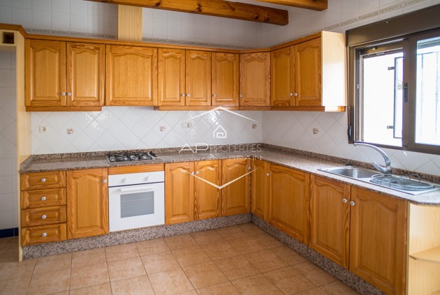 Herverkoop - Geschakelde woning -
Pinoso - El Paredon