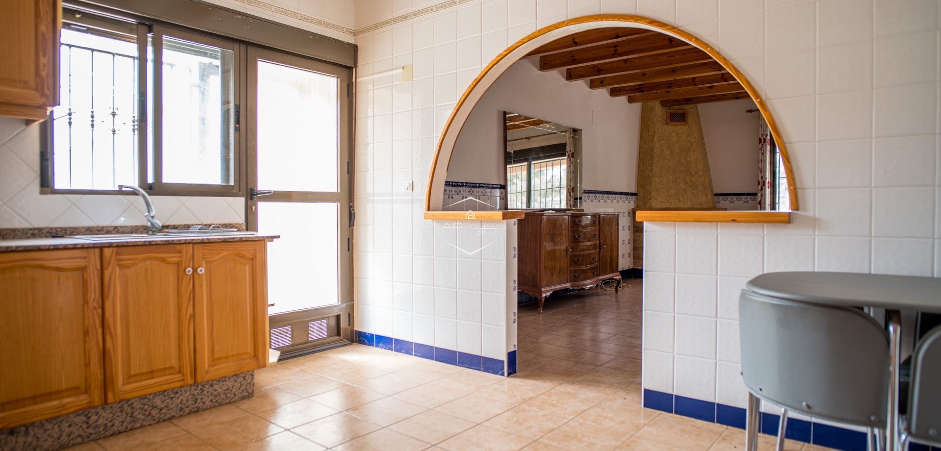 Herverkoop - Geschakelde woning -
Pinoso - El Paredon