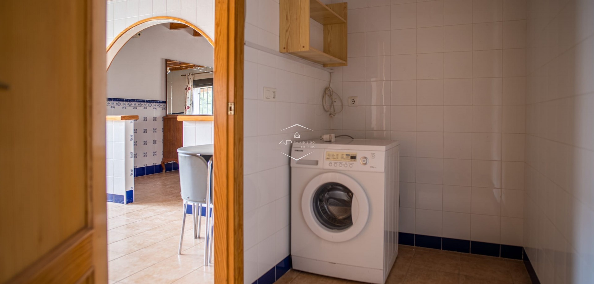 Herverkoop - Geschakelde woning -
Pinoso - El Paredon
