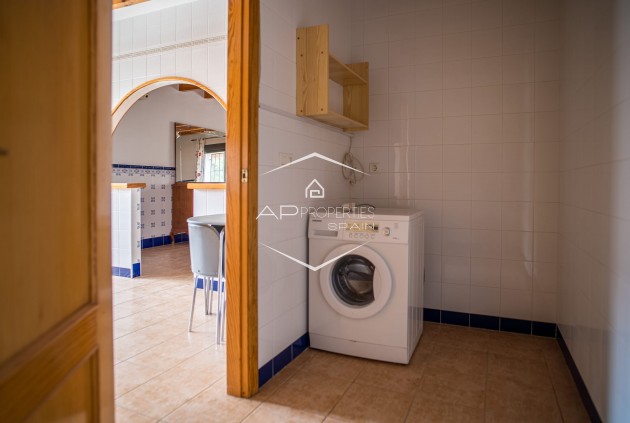 Herverkoop - Geschakelde woning -
Pinoso - El Paredon