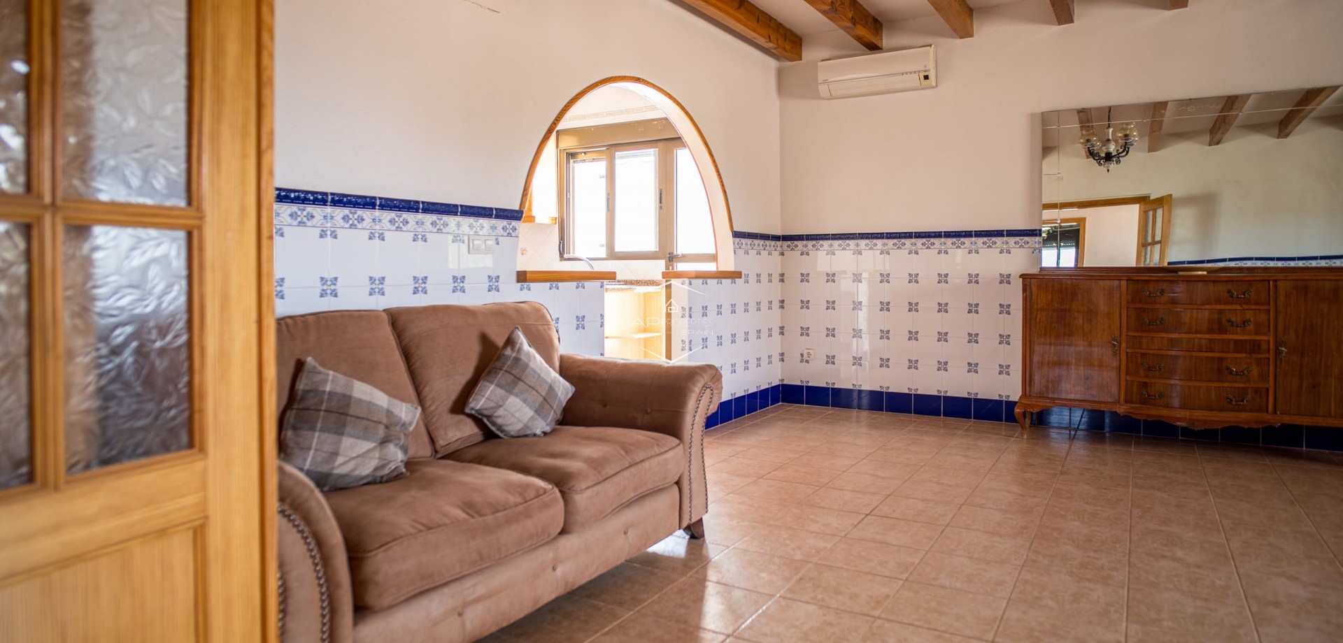 Herverkoop - Geschakelde woning -
Pinoso - El Paredon