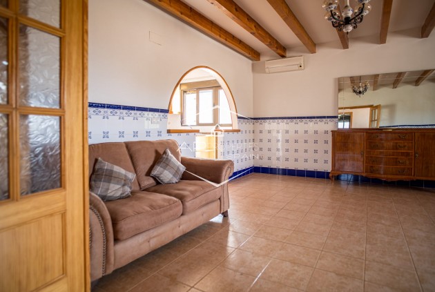 Herverkoop - Geschakelde woning -
Pinoso - El Paredon
