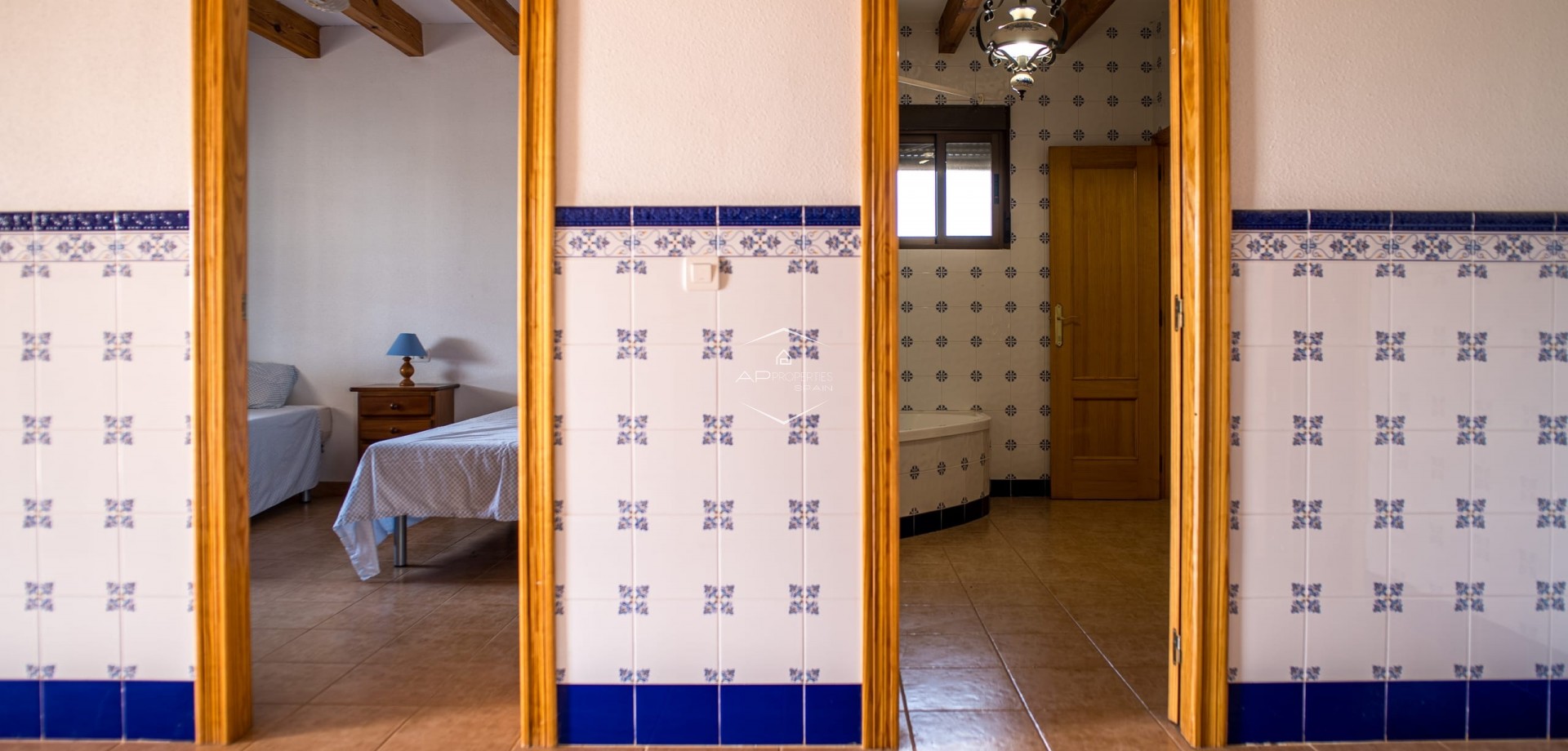 Herverkoop - Geschakelde woning -
Pinoso - El Paredon