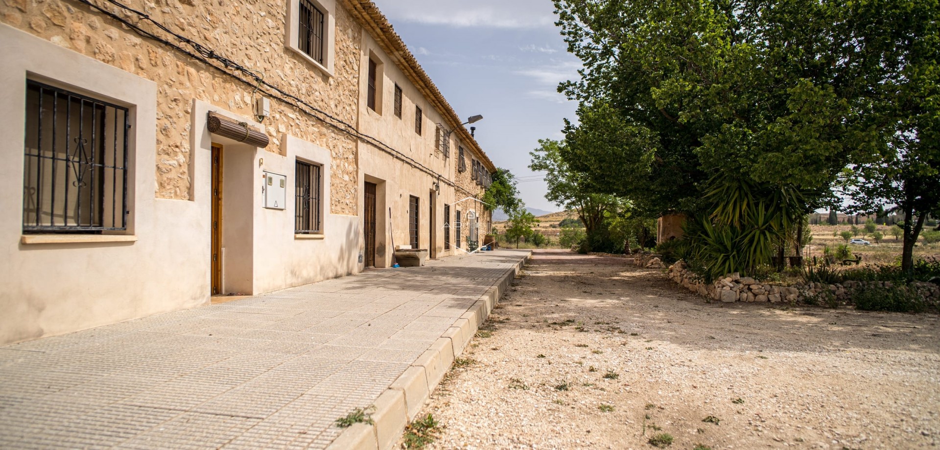 Herverkoop - Geschakelde woning -
Pinoso - El Paredon