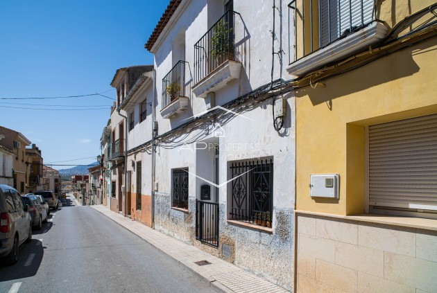 Reventa - Adosado -
Pinoso - Avenida Maisonnave 30