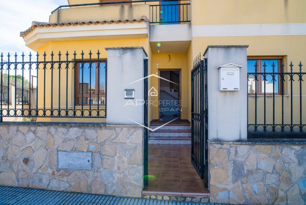 Odsprzedaż - Szeregowiec -
Pinoso - Calle Dalias 1