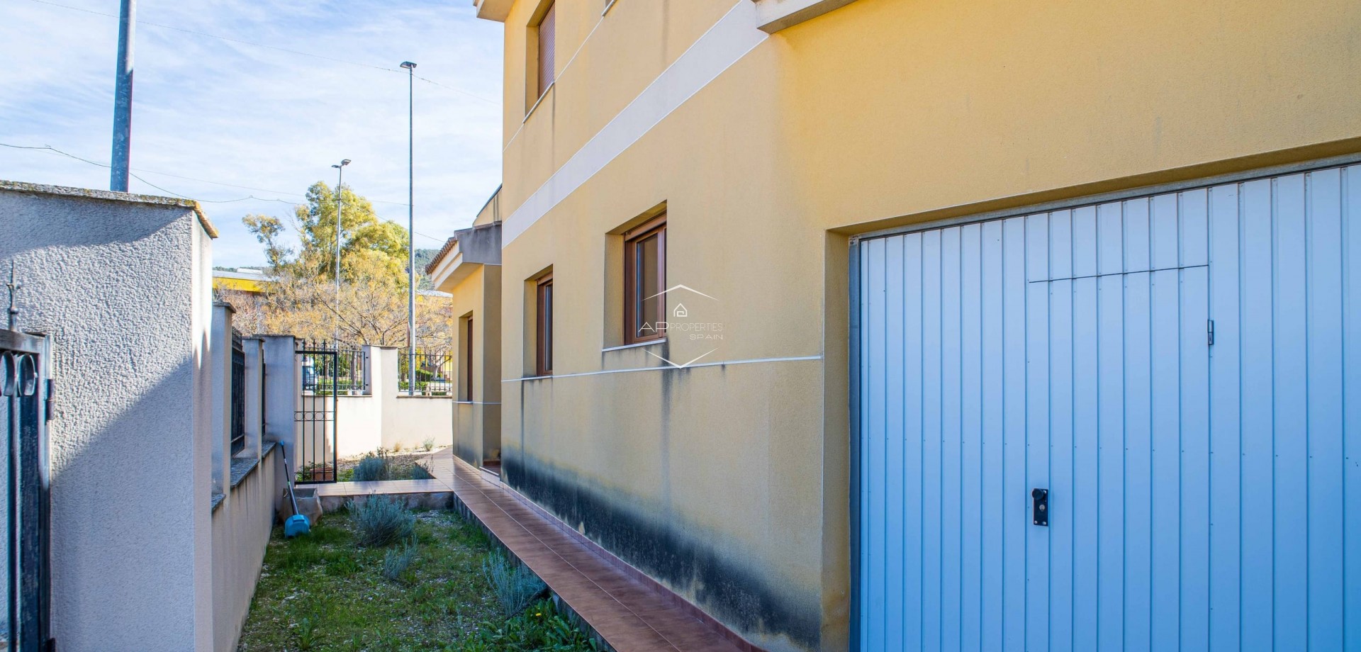 Odsprzedaż - Szeregowiec -
Pinoso - Calle Dalias 1