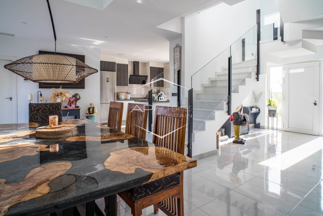 Resale - Villa - Detached -
Lel