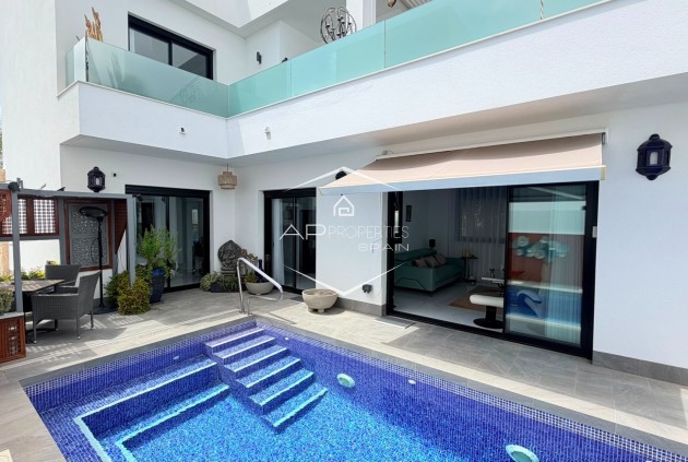 Resale - Villa - Detached -
Los Montesinos - La Herrada