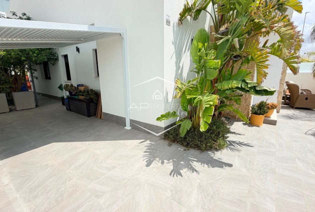Resale - Villa - Detached -
Los Montesinos - La Herrada