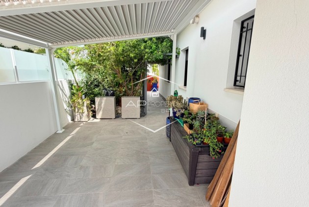 Resale - Villa - Detached -
Los Montesinos - La Herrada