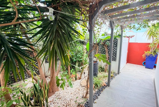 Resale - Villa - Detached -
Los Montesinos - La Herrada