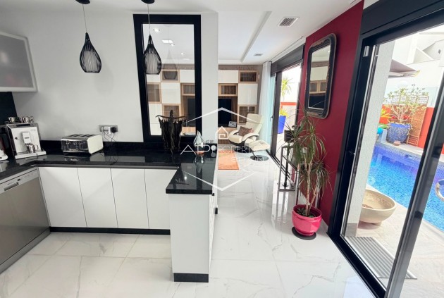 Resale - Villa - Detached -
Los Montesinos - La Herrada