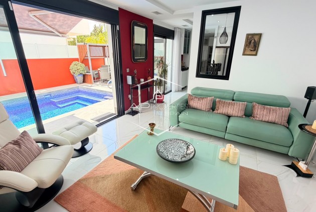 Resale - Villa - Detached -
Los Montesinos - La Herrada