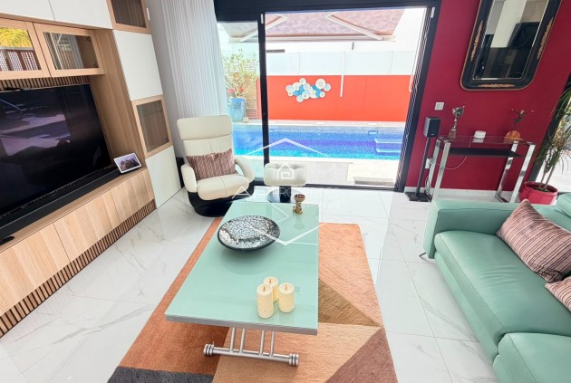 Resale - Villa - Detached -
Los Montesinos - La Herrada