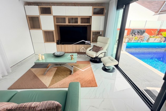 Resale - Villa - Detached -
Los Montesinos - La Herrada