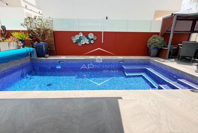 Resale - Villa - Detached -
Los Montesinos - La Herrada