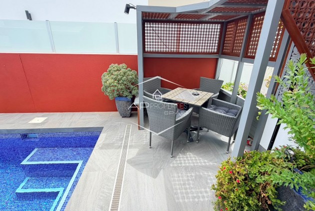 Resale - Villa - Detached -
Los Montesinos - La Herrada