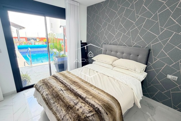 Resale - Villa - Detached -
Los Montesinos - La Herrada