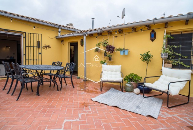 Revente - Maison de ville -
Pinoso - CL MONOVAR 77