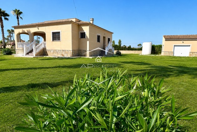 Herverkoop - Villa - Vrijstaand -
Catral