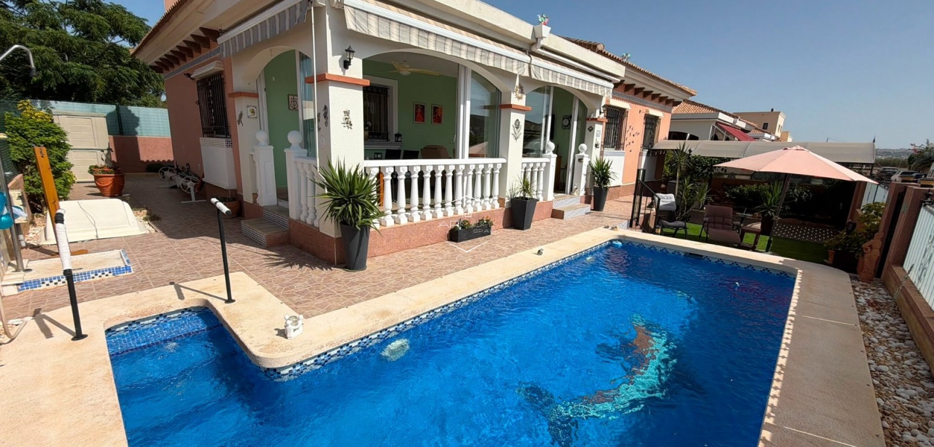 Resale - Villa - Detached -
Los Montesinos - La Herrada