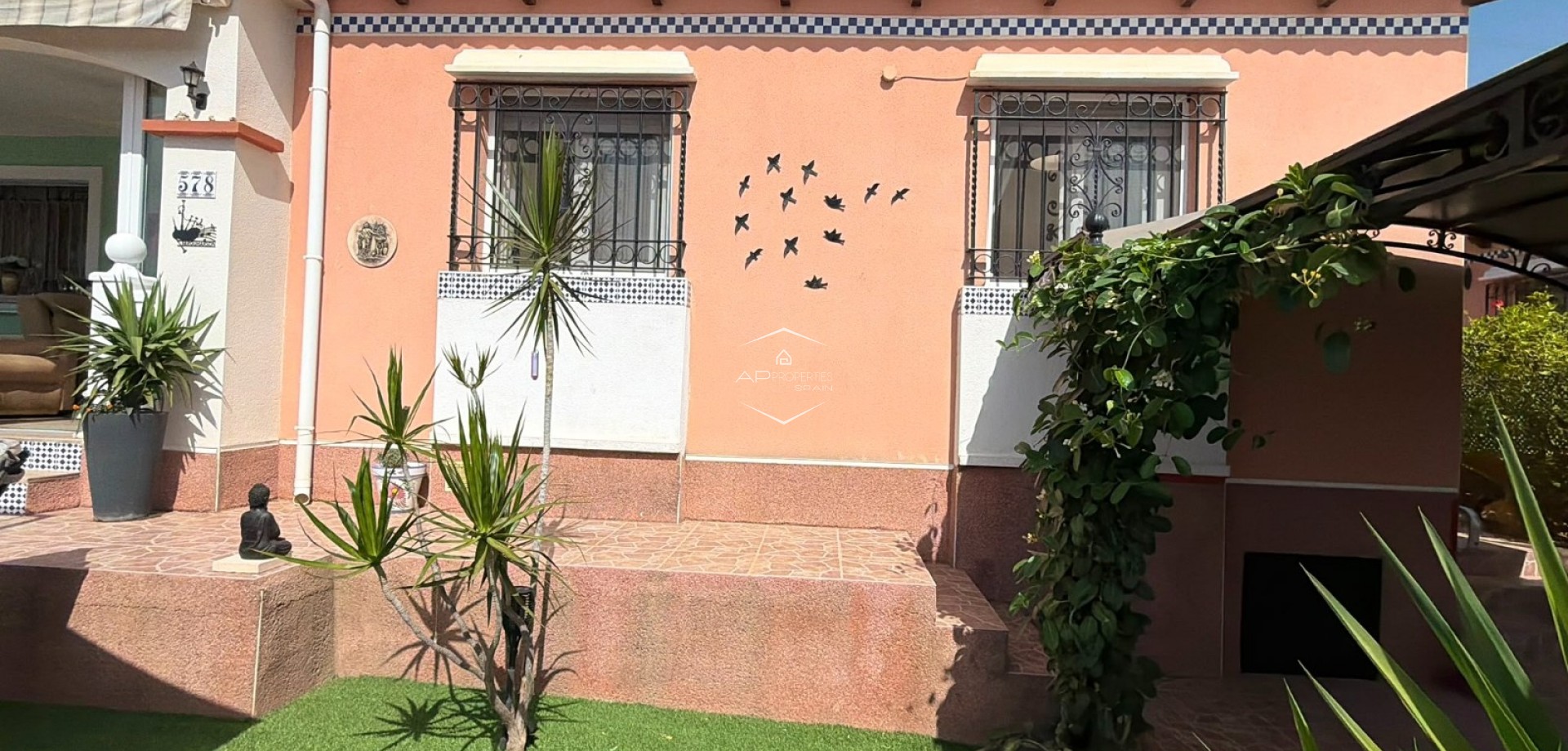 Resale - Villa - Detached -
Los Montesinos - La Herrada