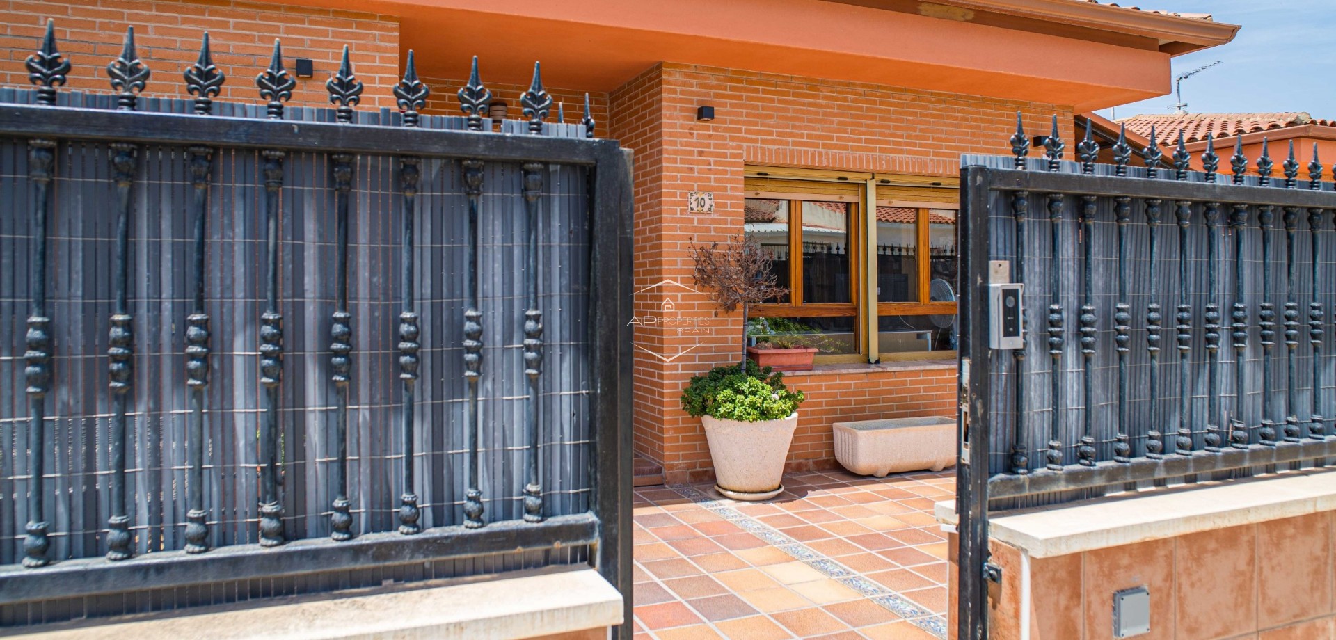 Herverkoop - Villa - Vrijstaand -
Pinoso - CL SALINAS 10, 03650 EL PINOS