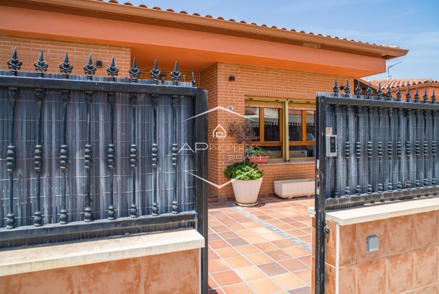 Herverkoop - Villa - Vrijstaand -
Pinoso - CL SALINAS 10, 03650 EL PINOS