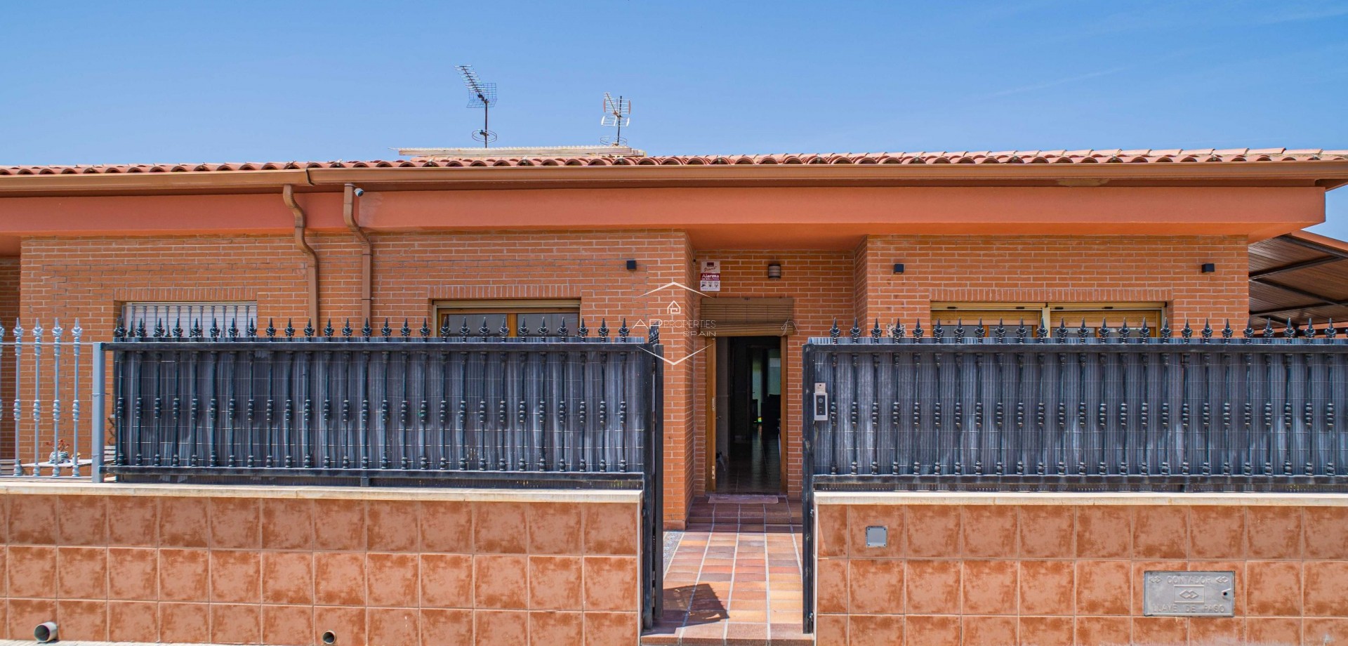Herverkoop - Villa - Vrijstaand -
Pinoso - CL SALINAS 10, 03650 EL PINOS