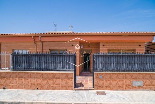 Herverkoop - Villa - Vrijstaand -
Pinoso - CL SALINAS 10, 03650 EL PINOS