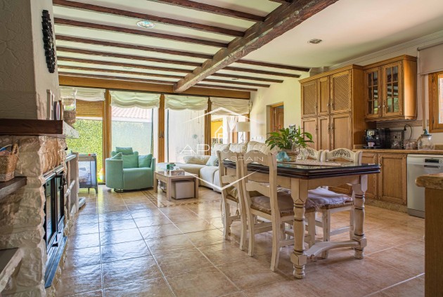 Herverkoop - Villa - Vrijstaand -
Pinoso - CL SALINAS 10, 03650 EL PINOS