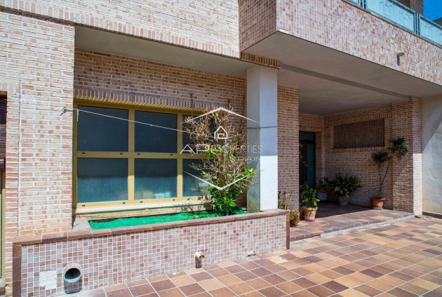 Herverkoop - Villa - Vrijstaand -
Pinoso - Calle Torrivieja 12