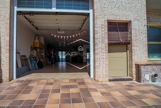 Herverkoop - Villa - Vrijstaand -
Pinoso - Calle Torrivieja 12